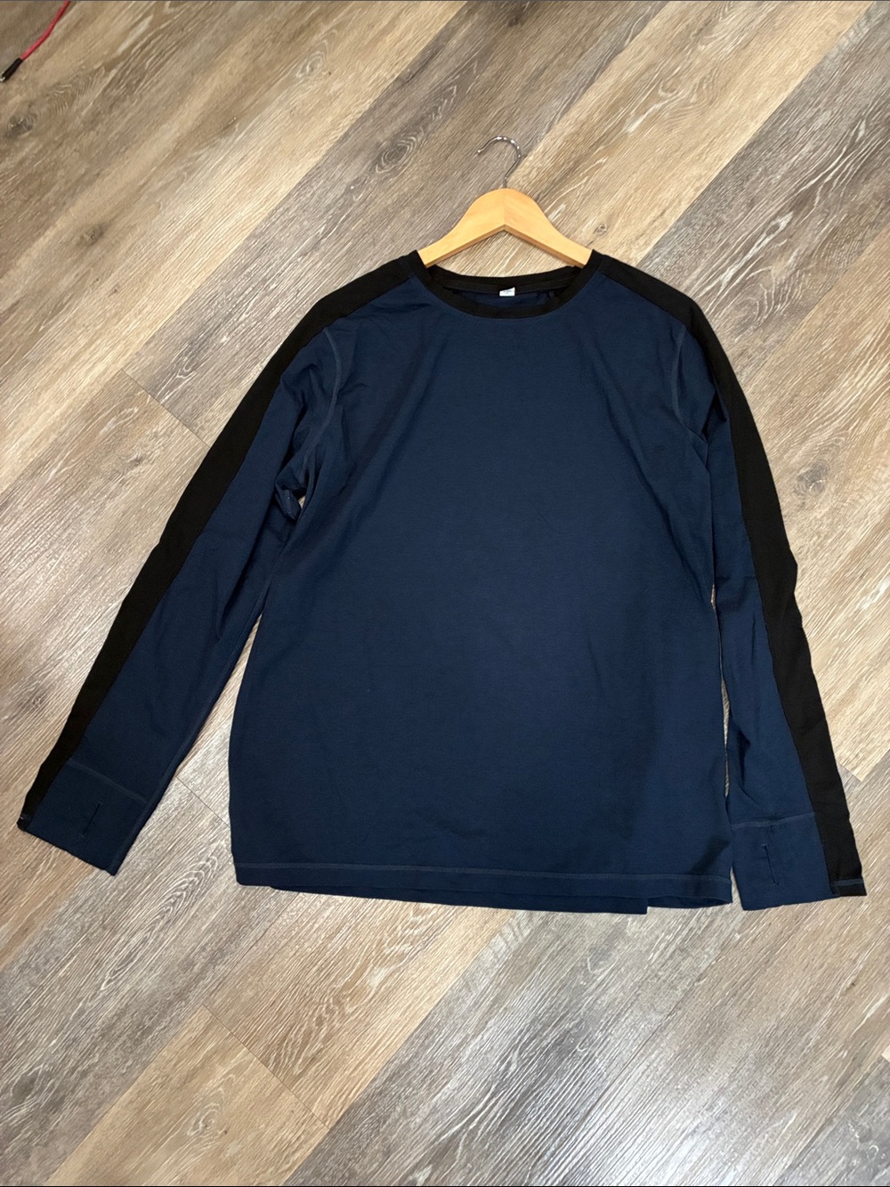 lululemon athletica Navy with Black Contrast Long-Sleeve Crew XL Tall. 22 in p2p
